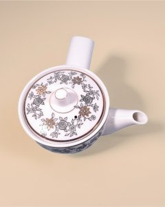 Tea pot