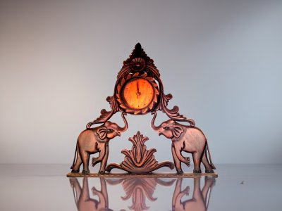 අලි දෙන්නා හා ඔරලෝසුව