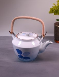 Tea pot