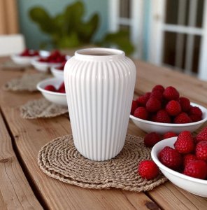 Ceramic Ribbed Cylinder Stilren White Vase