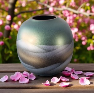 Kutani ware pot vase green
